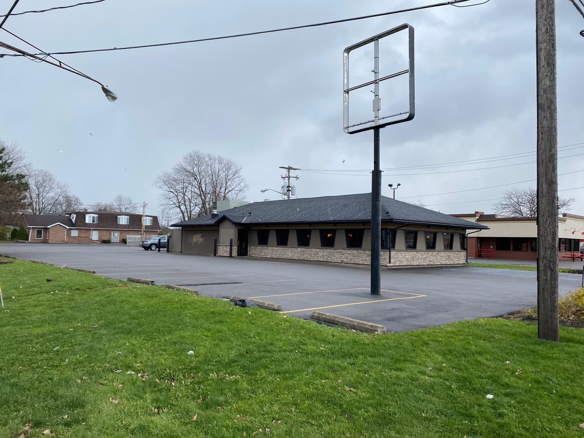 Former Pizza Hut will be transformed into a new Take 5 Oil Change